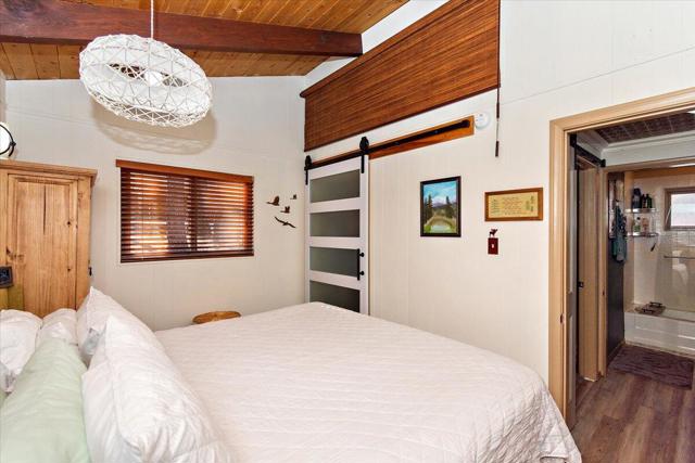 40123 Hillcrest Drive, Big Bear CA: https://media.crmls.org/mediaz/c9c8d074-a36d-4443-9c8c-6dfbfc946756.jpg