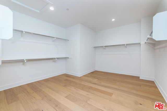 11770 N Hillsborough Lane, Porter Ranch CA: https://media.crmls.org/mediaz/c9c8fb08-9b17-43d4-bf85-a7627a7139eb.jpg