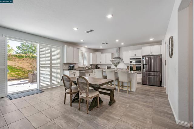 158 Wooley Creek Way, Brentwood CA: https://media.crmls.org/mediaz/c9c94da8-3f51-4f00-9e1a-5a52246da37b.jpg