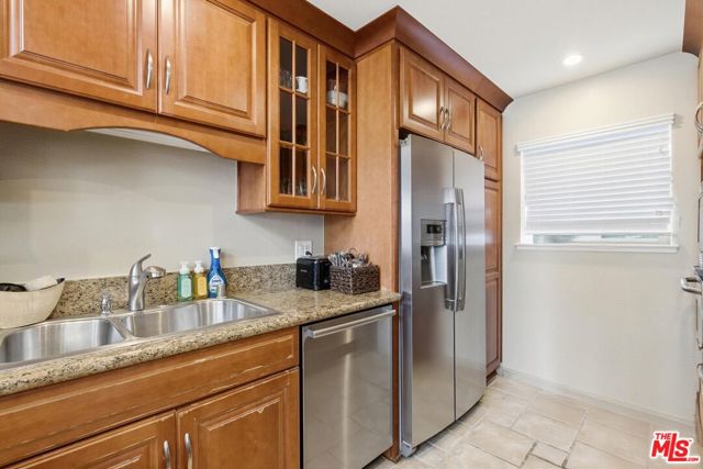 240 The, Redondo Beach CA: https://media.crmls.org/mediaz/c9c98304-785c-44c9-85b7-c27abb5710a7.jpg