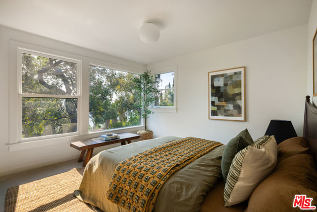 Image 29 of 57 For 2206 Micheltorena Street