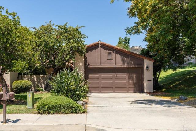 Detail Gallery Image 1 of 37 For 2035 David Dr, Escondido,  CA 92026 - 3 Beds | 2 Baths
