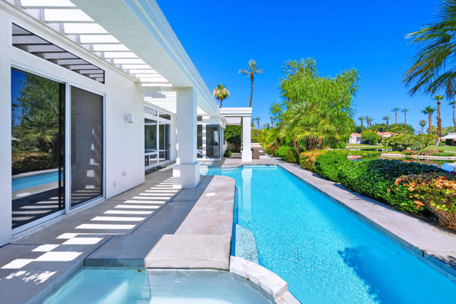 75070 Muirfield Court, Indian Wells CA: https://media.crmls.org/mediaz/c9cb849f-bb78-4b1e-981a-818799b50965.jpg