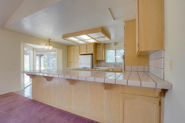 6460 Cabernet Drive, Hollister CA: https://media.crmls.org/mediaz/c9cba29e-7b1d-47da-a3dd-53167f499a21.jpg