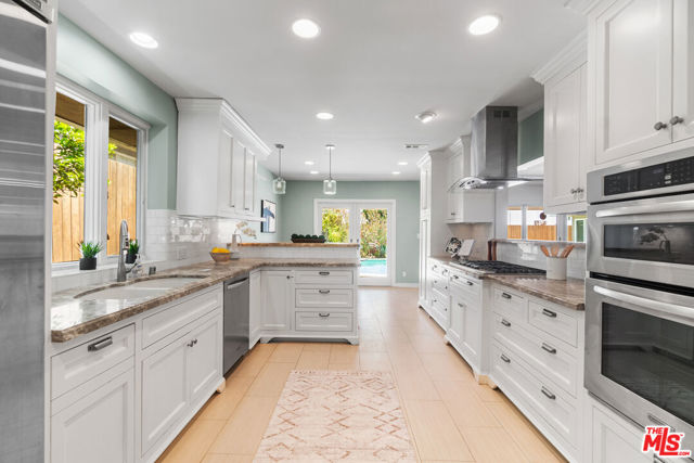 5210 S Corning Avenue, Los Angeles CA: https://media.crmls.org/mediaz/c9cbb948-f24c-498e-aac3-9ccd9054810d.jpg