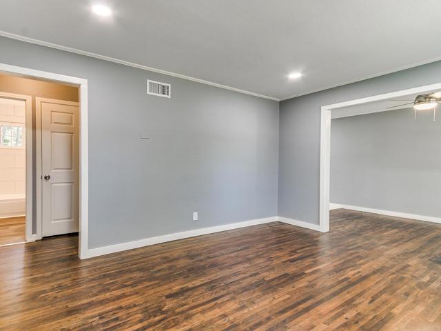 Detail Gallery Image 12 of 42 For 550 E 54th St, –,  CA 74126 - 4 Beds | 1 Baths