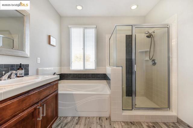 Image 38 of 43 For 390 Caravaggio Cir