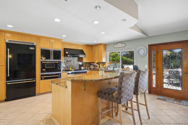 1510 2 Orangeview Dr,  CA: https://media.crmls.org/mediaz/c9cd1afa-f697-4a9f-997c-b7bd413c8d67.jpg