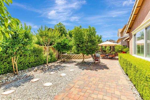 1188 Viognier Way, Gilroy CA: https://media.crmls.org/mediaz/c9cd52f0-5ace-47b4-a0ad-8a3eb12d711a.jpg