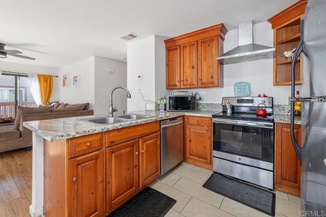 Detail Gallery Image 6 of 32 For 835 Tamayo Drive #6,  Chula Vista,  CA 91910 - 2 Beds | 2 Baths