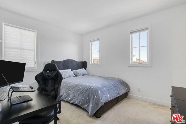 12333 N Finch Court, Porter Ranch CA: https://media.crmls.org/mediaz/c9ce9e66-2716-446f-97d5-cfaacd2b0d00.jpg