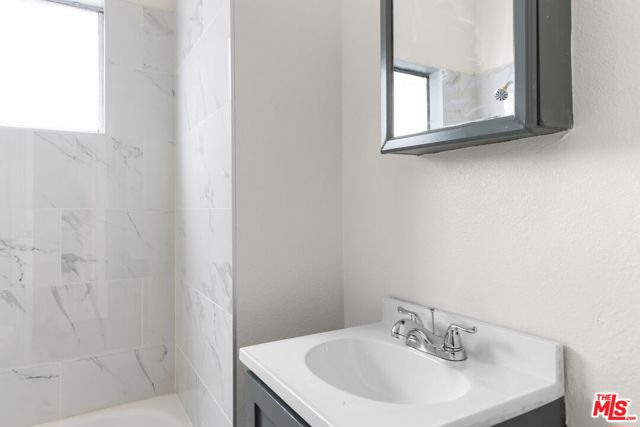 225 W Adams Boulevard, Los Angeles CA: https://media.crmls.org/mediaz/c9cecb69-eabf-4f7d-8e04-45b12457055d.jpg