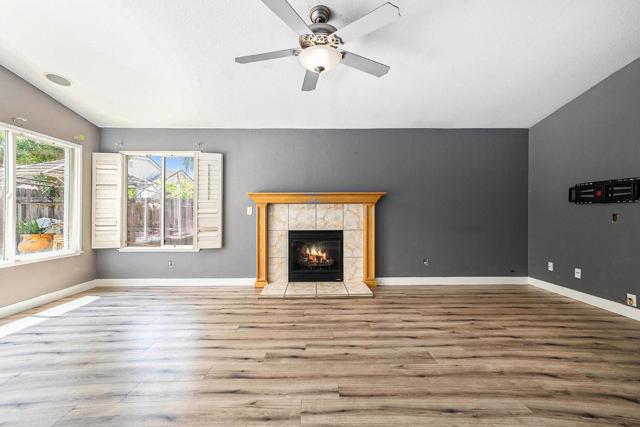 8736 Glacier Point Drive, Stockton CA: https://media.crmls.org/mediaz/c9cfa3c7-17fb-456e-99e7-15bb44e34bd8.jpg