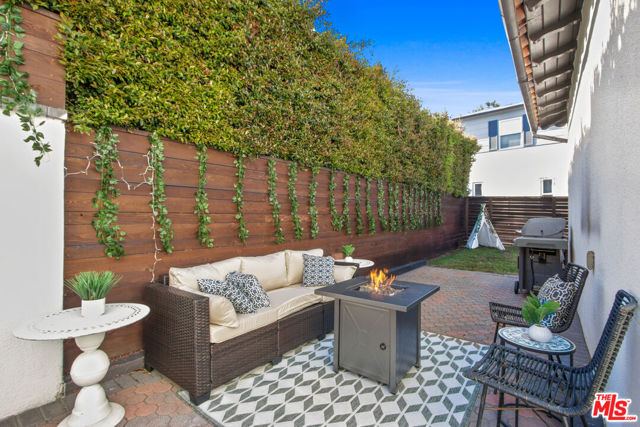 3691 Aureola Boulevard, View Park CA: https://media.crmls.org/mediaz/c9d0a71d-ba77-4fbb-b6d1-830fdbbb7eb5.jpg