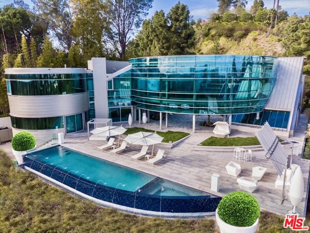 1169 Loma Linda Drive, Beverly Hills CA: https://media.crmls.org/mediaz/c9d0acb7-6728-41cf-b1e8-50ffe744998d.jpg