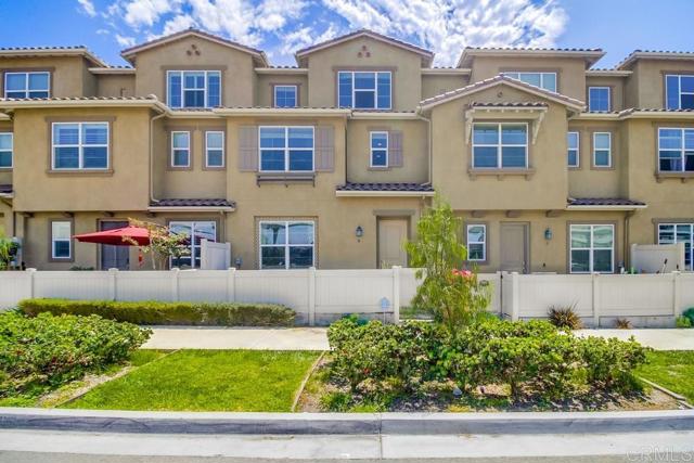 Detail Gallery Image 2 of 60 For 1330 Santa Liza #4,  Chula Vista,  CA 91913 - 4 Beds | 3/1 Baths