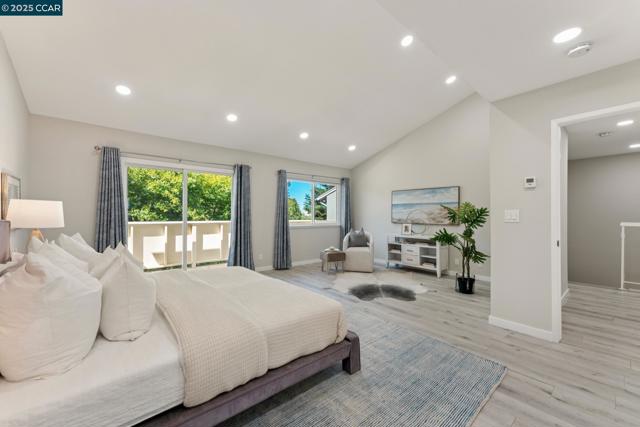 332 Kinross Dr, Walnut Creek CA: https://media.crmls.org/mediaz/c9d11eeb-af51-4065-bed3-20d16d1e5d66.jpg