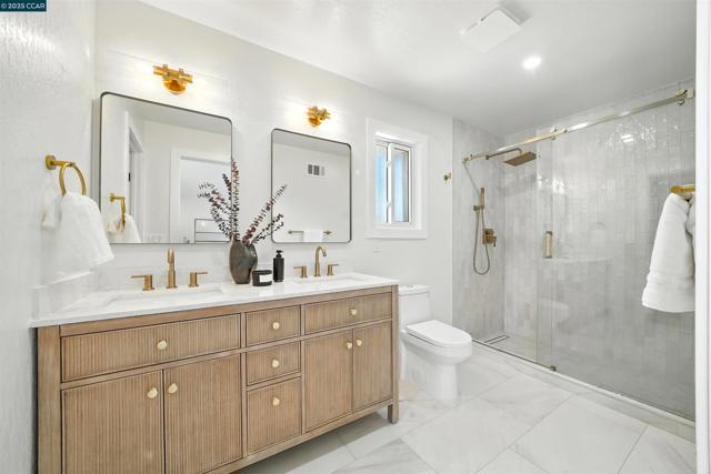 31 Junewood Ct, Danville CA: https://media.crmls.org/mediaz/c9d1b275-5fe3-440c-996c-b79b28831715.jpg