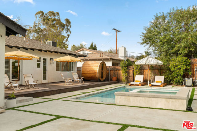 20212 Oxnard Street, Woodland Hills CA: https://media.crmls.org/mediaz/c9d1f808-d7b7-4937-8da0-d623a62071b2.jpg