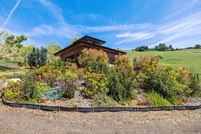 9540 Via Del Oro, Gilroy CA: https://media.crmls.org/mediaz/c9d1fac2-f994-4919-9be4-ec38af521709.jpg