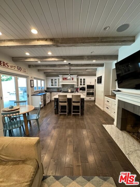 12722 Halkirk Street, Studio City CA: https://media.crmls.org/mediaz/c9d21cae-5bd8-41ab-82d4-569f1a97c668.jpg