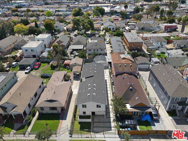 320 E 55th Street, Los Angeles CA: https://media.crmls.org/mediaz/c9d21d1f-c1ed-4abd-a023-03749224d6cd.jpg