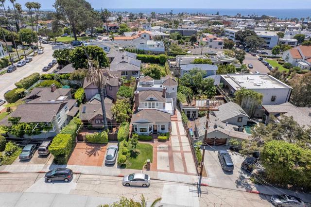 7824 Exchange Pl, La Jolla CA: https://media.crmls.org/mediaz/c9d22759-d285-4f21-a2fe-cd832b5197be.jpg