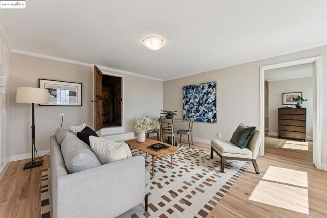 1057 Arlington Blvd, El Cerrito CA: https://media.crmls.org/mediaz/c9d25adb-54c1-4e6e-988e-fc0c6a497926.jpg