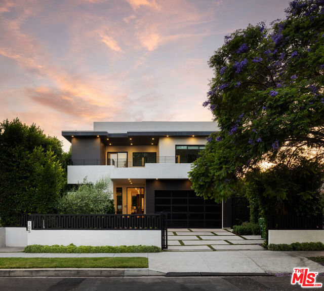 105 S Laurel Avenue, Los Angeles CA: https://media.crmls.org/mediaz/c9d28451-3b94-4eca-ba07-77027bcbfb1e.jpg