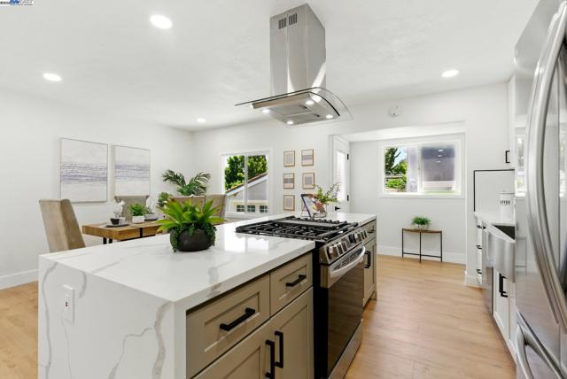 19157 Parsons Ave, Castro Valley CA: https://media.crmls.org/mediaz/c9d3136c-2e20-47e3-8036-838c211265d1.jpg