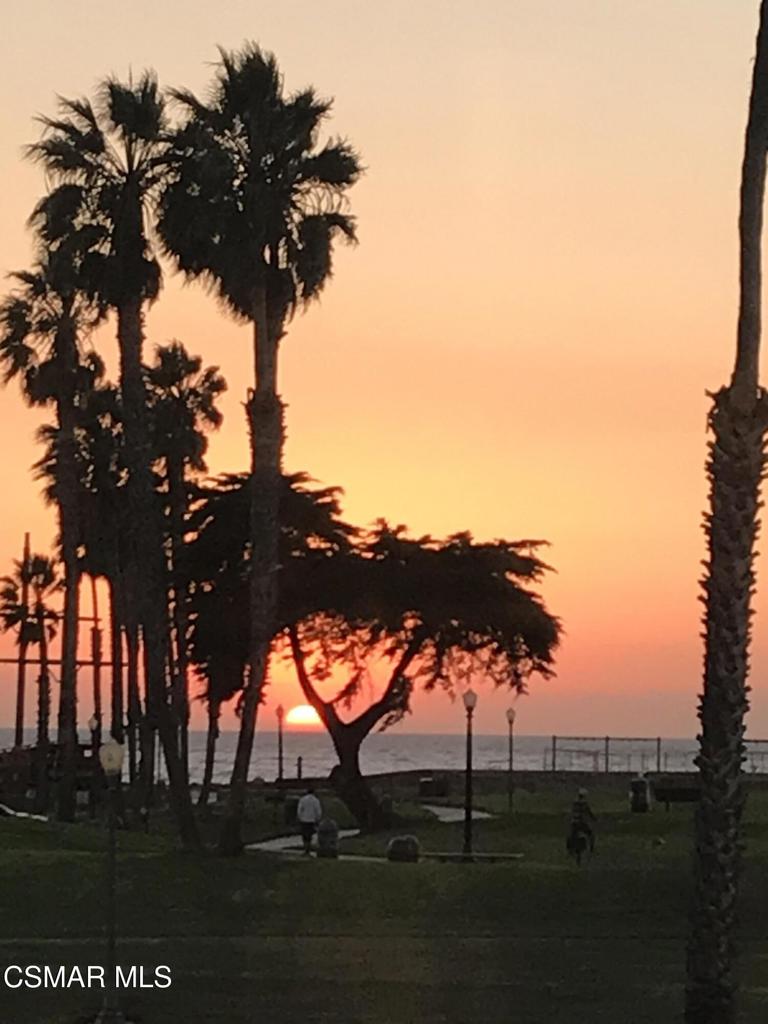 https://media.crmls.org/mediaz/c9d3424e-ed3a-4510-8542-7c1293daf3d2.jpg?preset=X-Large