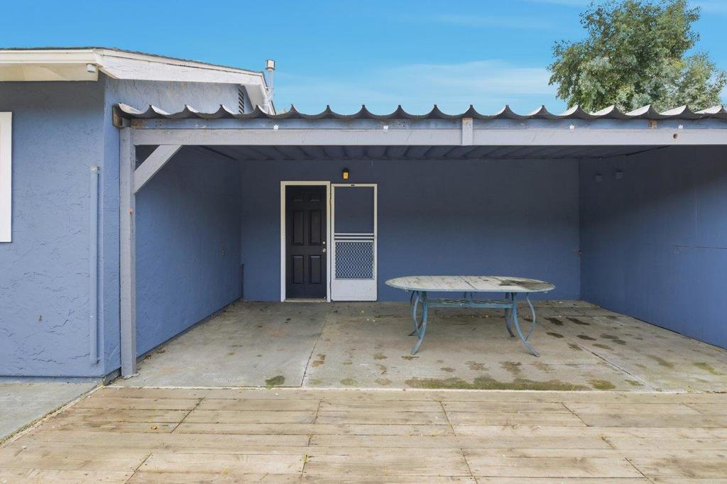 https://media.crmls.org/mediaz/c9d3698d-3211-4fca-8239-9b2e9ae6e05f.jpg?preset=X-Large