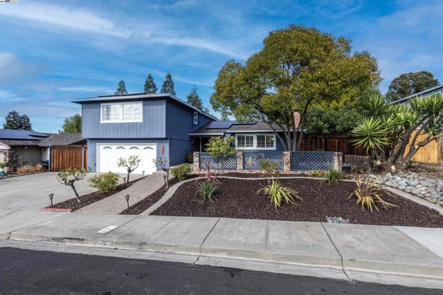 702 Sylvaner Dr, Pleasanton CA: https://media.crmls.org/mediaz/c9d4425a-523f-4041-97f6-96f000ea8ed8.jpg