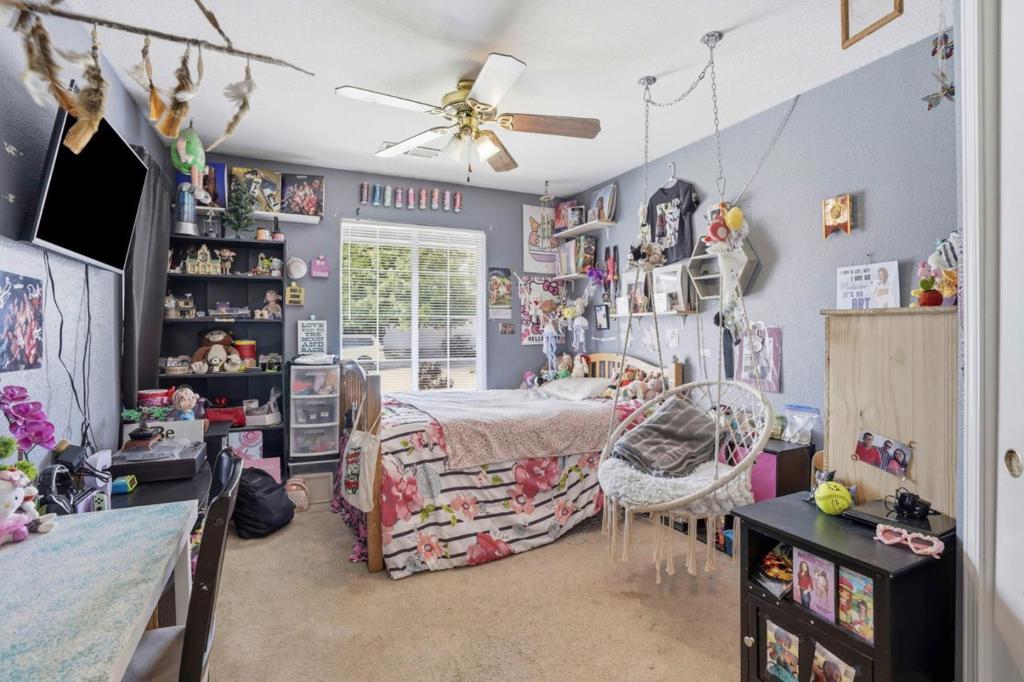 https://media.crmls.org/mediaz/c9d4d035-239c-4364-a27d-669580d82937.jpg?preset=X-Large