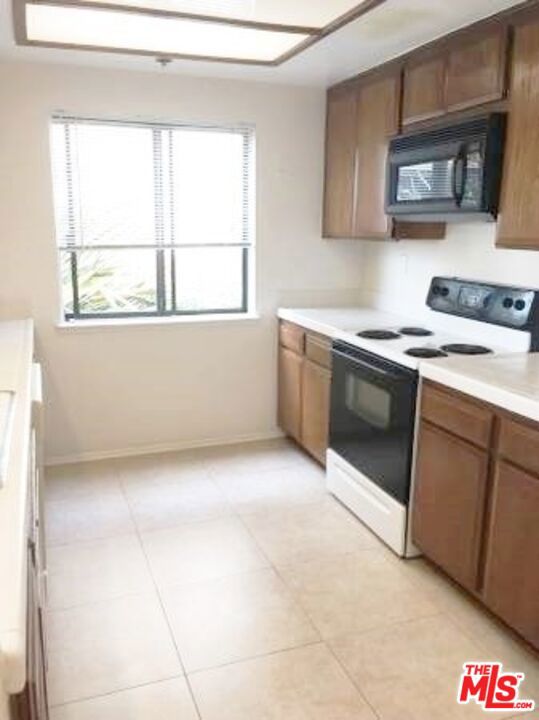 140 The Village, Redondo Beach CA: https://media.crmls.org/mediaz/c9d50650-3c05-481c-8b71-0d853b2b873b.jpg