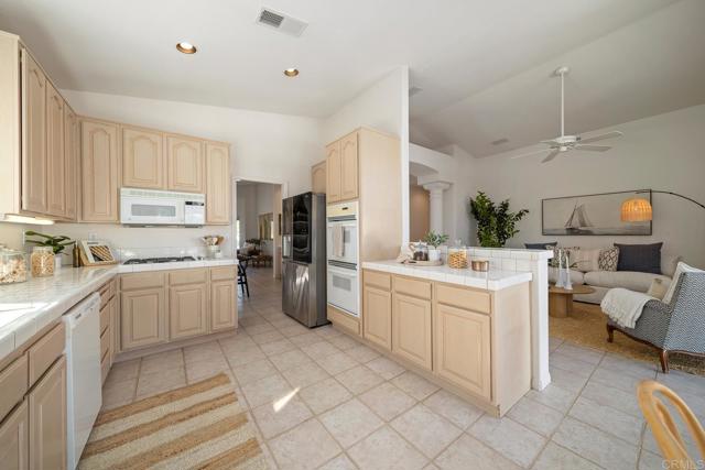 326 Justina Drive, Oceanside CA: https://media.crmls.org/mediaz/c9d54c92-f8ed-48b3-83c7-ab62d59d8326.jpg