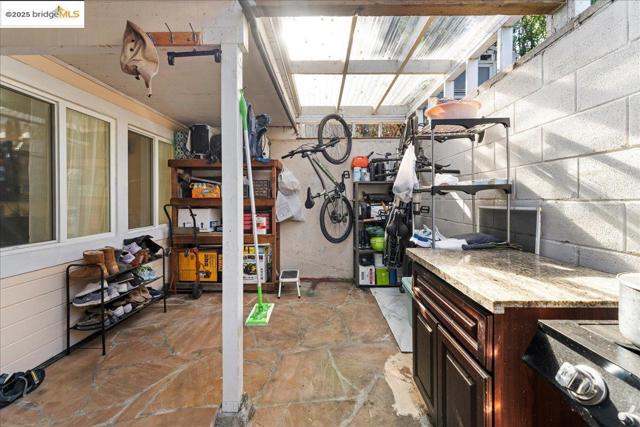 18943 Crest Ave, Castro Valley CA: https://media.crmls.org/mediaz/c9d61d47-cae2-43bb-b04d-149434bf63af.jpg