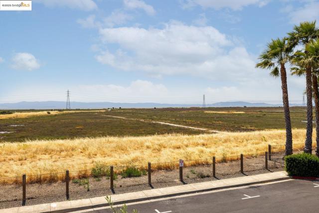 15388 Heron Dr, San Leandro CA: https://media.crmls.org/mediaz/c9d63de3-a12c-4ab0-9bd2-660ffbc919c6.jpg