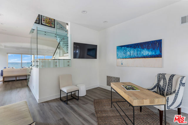 27336 Pacific Coast Highway, Malibu CA: https://media.crmls.org/mediaz/c9d65b16-603d-4bd1-8e52-9c68fcec92ff.jpg