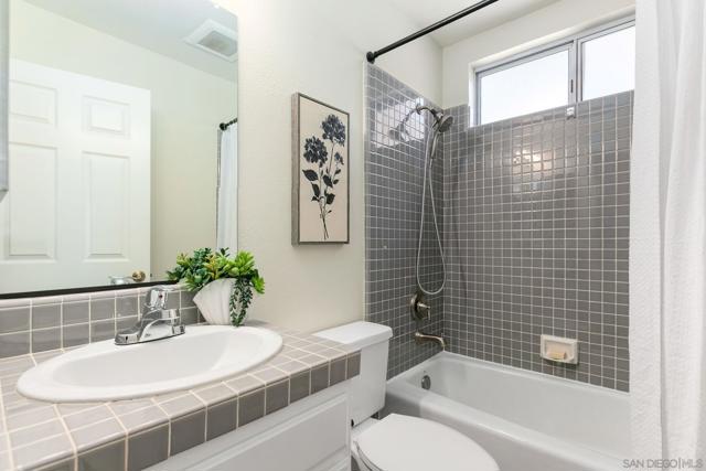 1405 McMahr Rd, San Marcos CA: https://media.crmls.org/mediaz/c9d6aa08-80cc-4b73-b1ef-6a40b261cf15.jpg