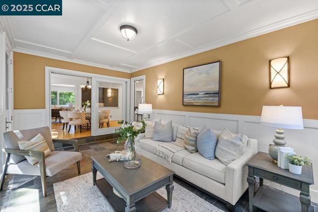 5 Kayser Ct, Walnut Creek CA: https://media.crmls.org/mediaz/c9d6ca61-9bcf-48f2-96f2-9de2de9a7cf9.jpg
