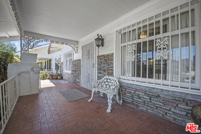 3613 S Gramercy Place, Los Angeles CA: https://media.crmls.org/mediaz/c9d6da82-d6fe-4b01-9e87-53fc75579597.jpg