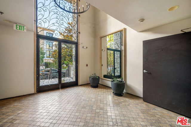 122 N Clark Drive, West Hollywood CA: https://media.crmls.org/mediaz/c9d6e27e-56ba-400c-aea8-1c6c4c18dda4.jpg