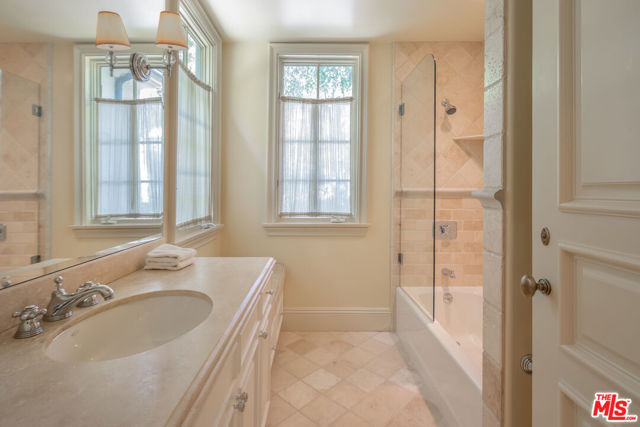 1154 Summit Drive, Beverly Hills CA: https://media.crmls.org/mediaz/c9d749b6-8e64-40c4-93ee-451ba1196eee.jpg