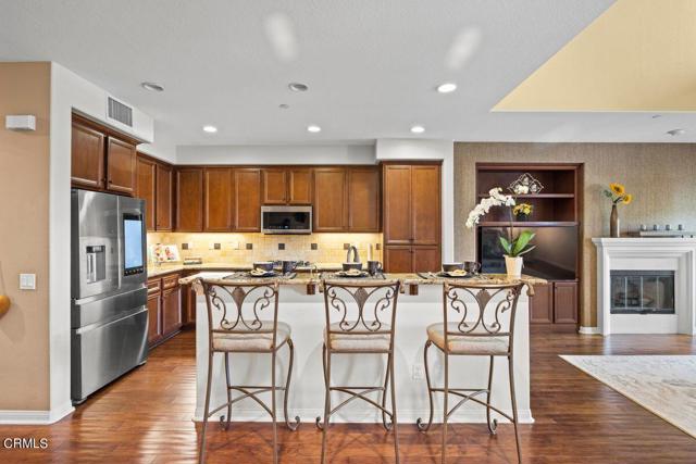 3004 Moonlight Park Avenue, Oxnard CA: https://media.crmls.org/mediaz/c9d78b38-f0ae-470c-8a2d-e141d214b13b.jpg