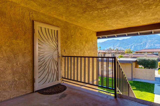 31200 Landau Boulevard, Cathedral City CA: https://media.crmls.org/mediaz/c9d7a0bb-28d3-4872-ad9d-6bf3306f4b58.jpg