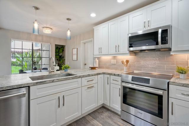 4195 Porte De Merano, San Diego CA: https://media.crmls.org/mediaz/c9d833da-f88b-48ba-a477-952c8e945aea.jpg