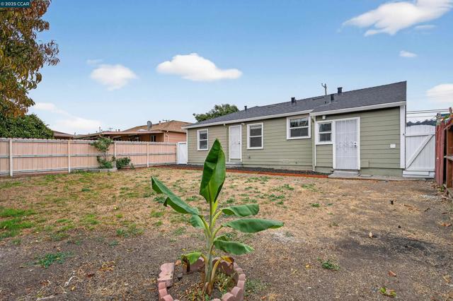 2921 Rollingwood Dr, San Pablo CA: https://media.crmls.org/mediaz/c9d8b0ed-a46e-4c4c-ba7c-b0d3e4b6582a.jpg