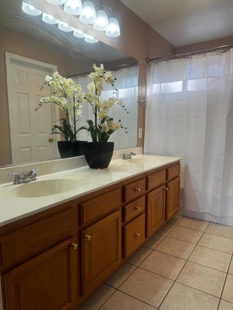 930 Talbot Drive, Hollister CA: https://media.crmls.org/mediaz/c9d945c6-e720-492a-a650-f82c809c830d.jpg