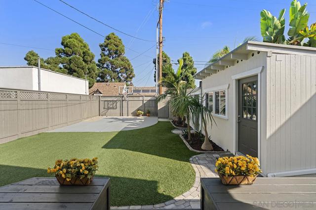 311 B Ave, Coronado CA: https://media.crmls.org/mediaz/c9d96083-741f-43c7-be37-0d5615c9671c.jpg